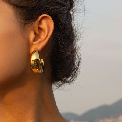 Oh So Chic Moon Crescent Earrings